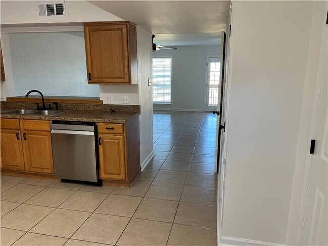 Foto del edificio - 2916 Jean Lafitte Pkwy