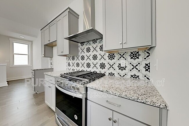 Building Photo - 122 Marie St