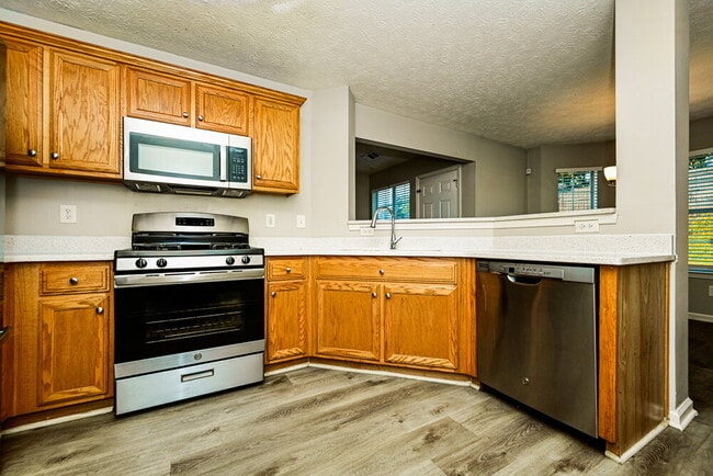 Building Photo - 1025 Borrington Ln