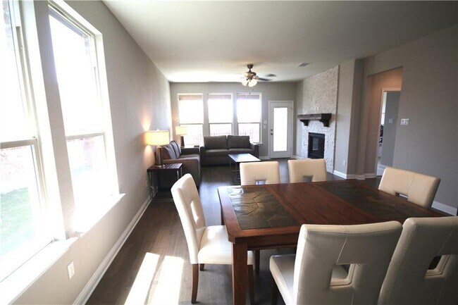 Building Photo - 1713 Elaina Loop, Leander, TX 78641 - 4 BR...