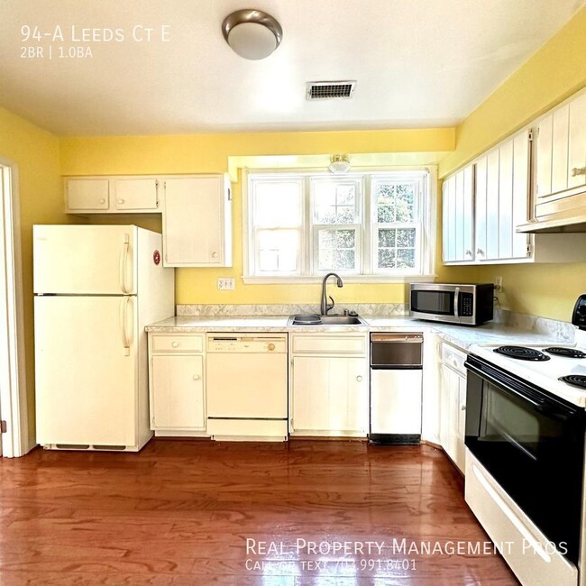 Building Photo - Charming Condo Near Old Town Warrenton wit...