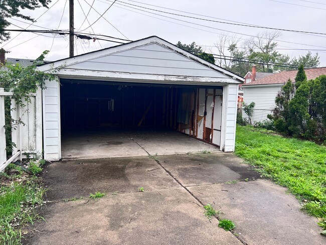 Foto del edificio - 19989 Strathmoor St