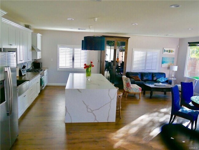 Foto del edificio - 12351 Lambert Cir