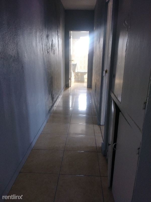 Building Photo - 1226 S Woods Ave