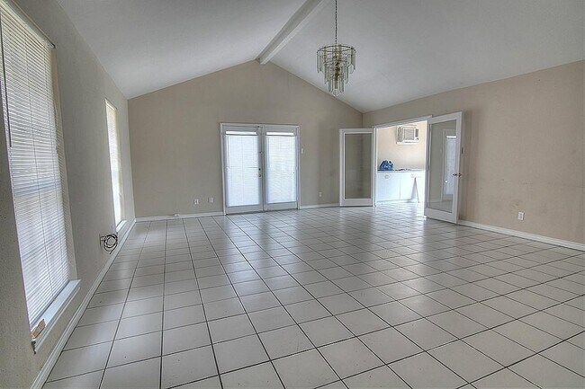 Building Photo - 12722 Le Chateaux Dr