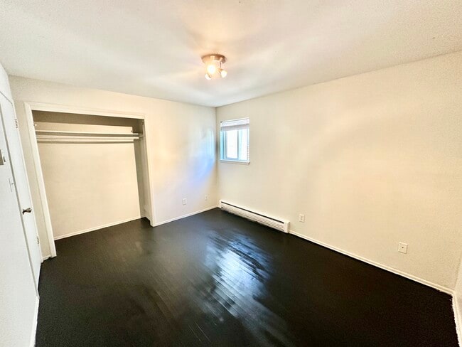 Building Photo - Apline B Apartments