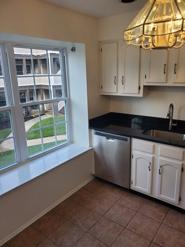Building Photo - 551 Clubhouse Ct