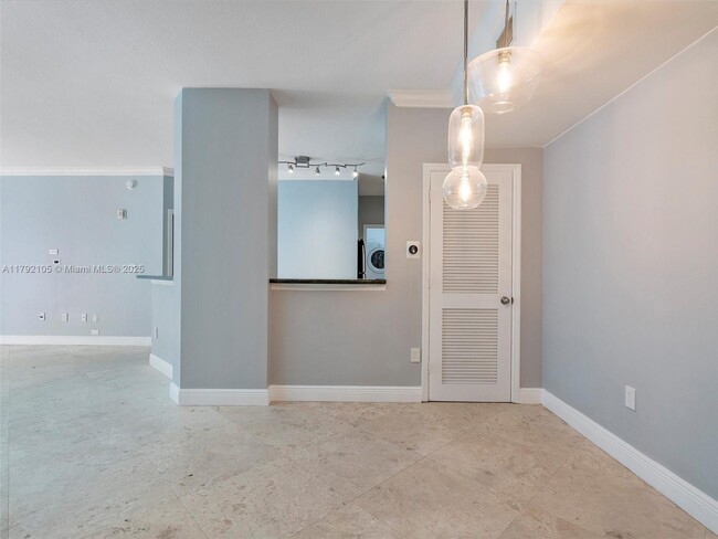 Building Photo - 9172 Collins Ave