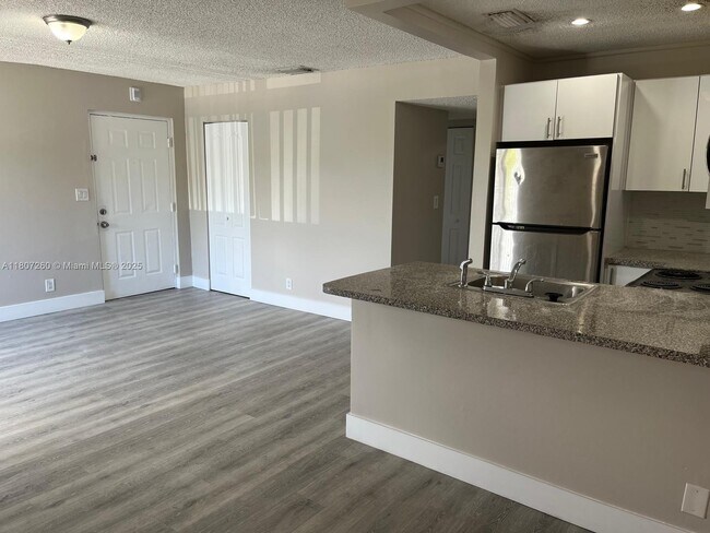 Foto del edificio - 11777 NW 30th St