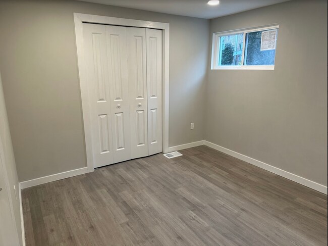 Building Photo - 7028 Ridge Ave