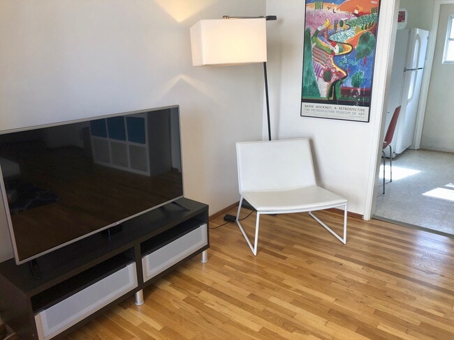 Building Photo - 2312 3rd St