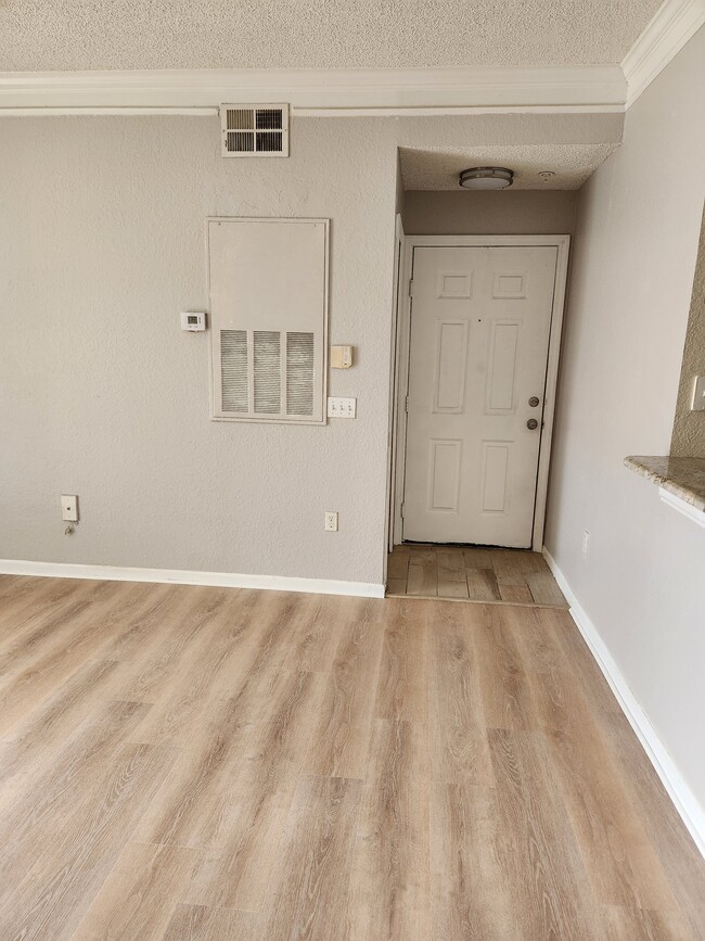 Viviendo - 13003 Plantation Park Cir