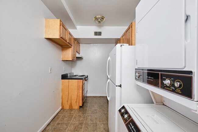 Building Photo - Charming 1-Bedroom Apartment in the Heart ...