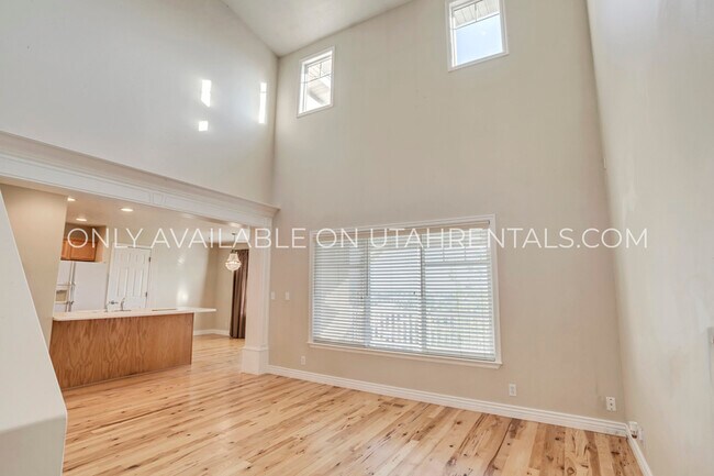 Building Photo - 1270 Alpine Loop