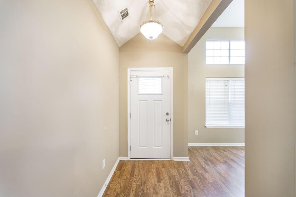 Foto principal - 205 Carver Ct