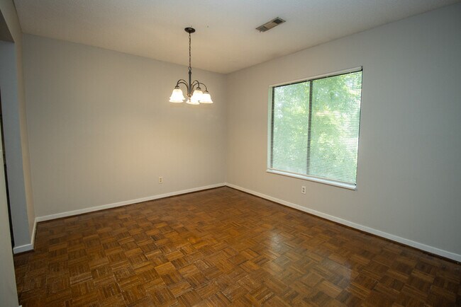 Foto del edificio - Spacious 2BR 2BA townhome in Village Creek!