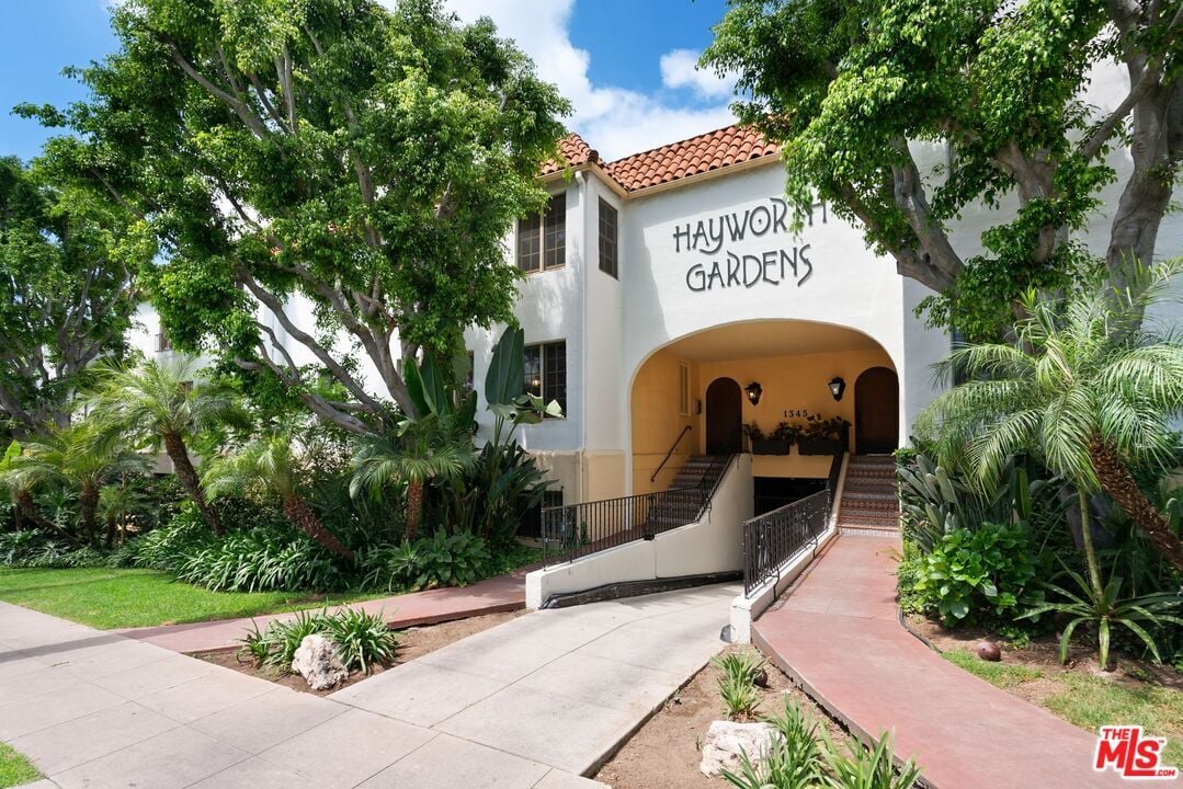Foto principal - 1345 Hayworth Ave