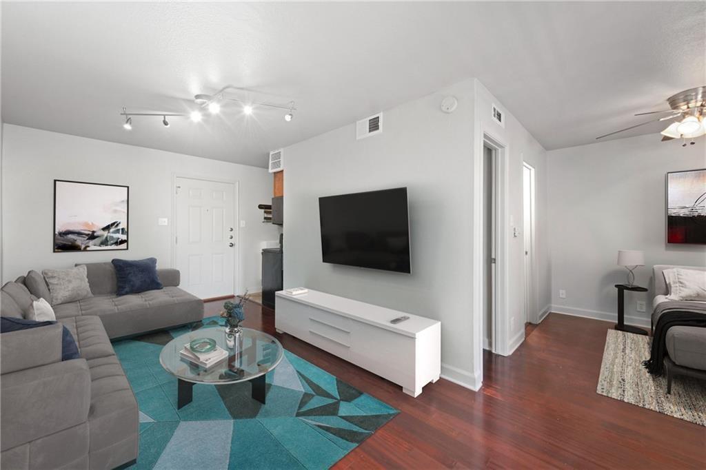 Foto principal - 2020 S Congress Ave