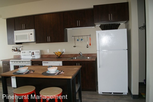 Foto del edificio - 9700 NE Everett Ct