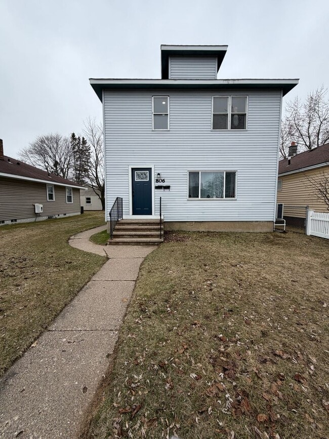 Building Photo - 806 16th St S