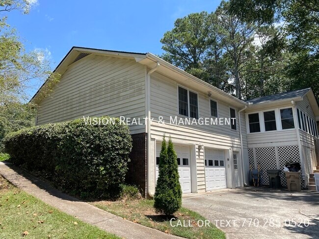 Building Photo - 117 Bascomb Dr