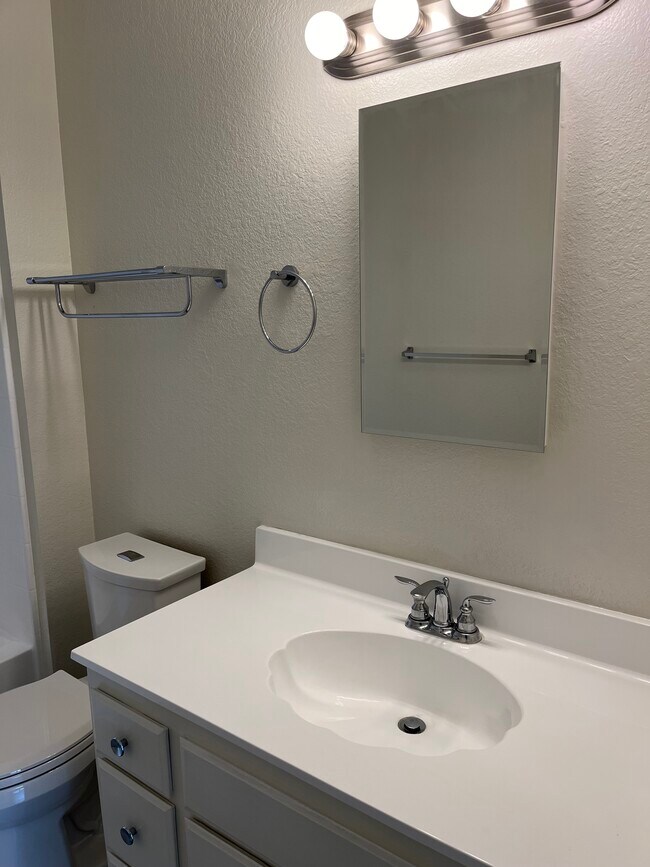 Foto del edificio - 5429 Troost Ave