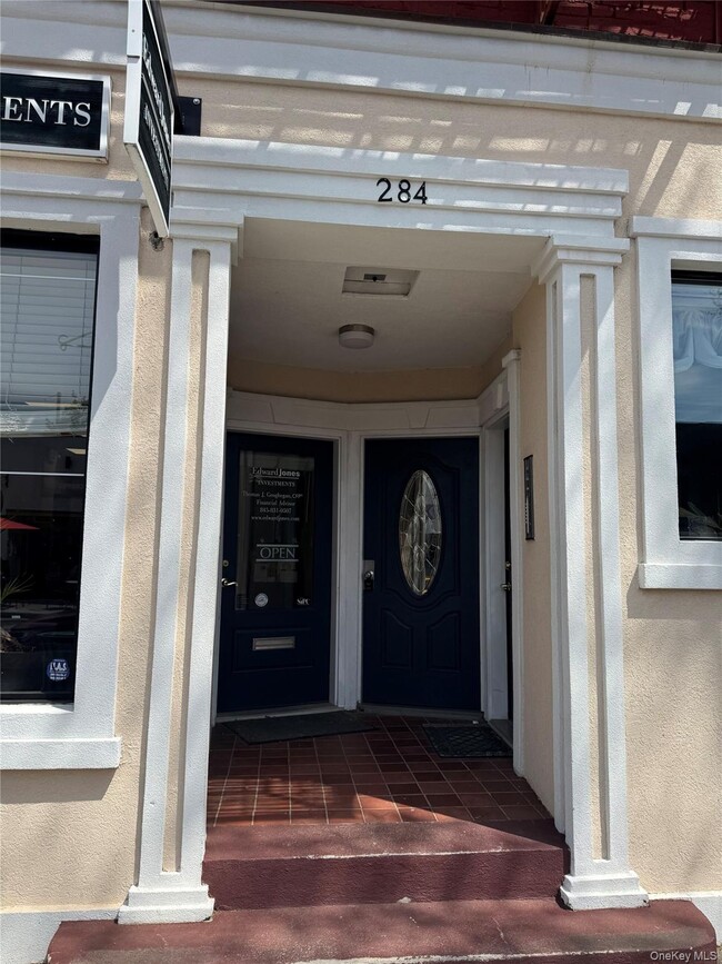 Building Photo - 284 Main St