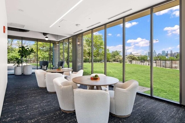 Building Photo - 0 bedroom in Chicago IL 60612