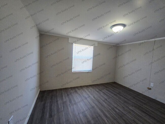 Foto del edificio - Renovated two bedroom near Harden Street