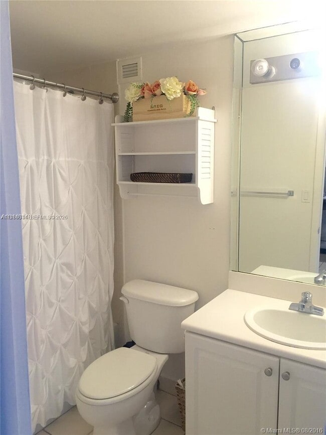 Building Photo - 1455 N Treasure Dr