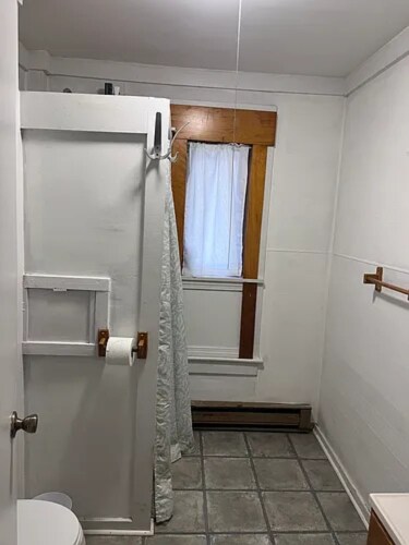 Baño - 4059 Church St