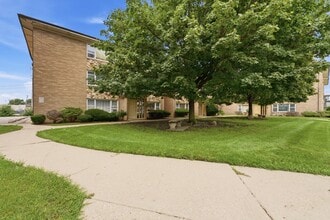 Building Photo - 3180 W Meadow Ln Dr