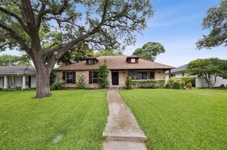 Building Photo - 9819 Edgecove Dr