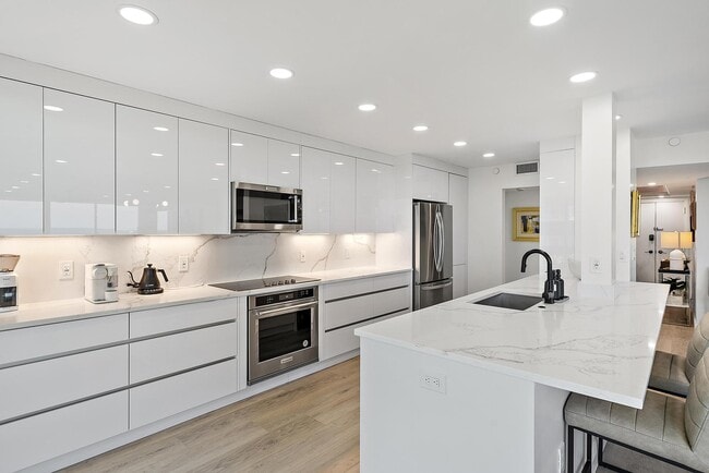Building Photo - 3390 S Ocean Blvd