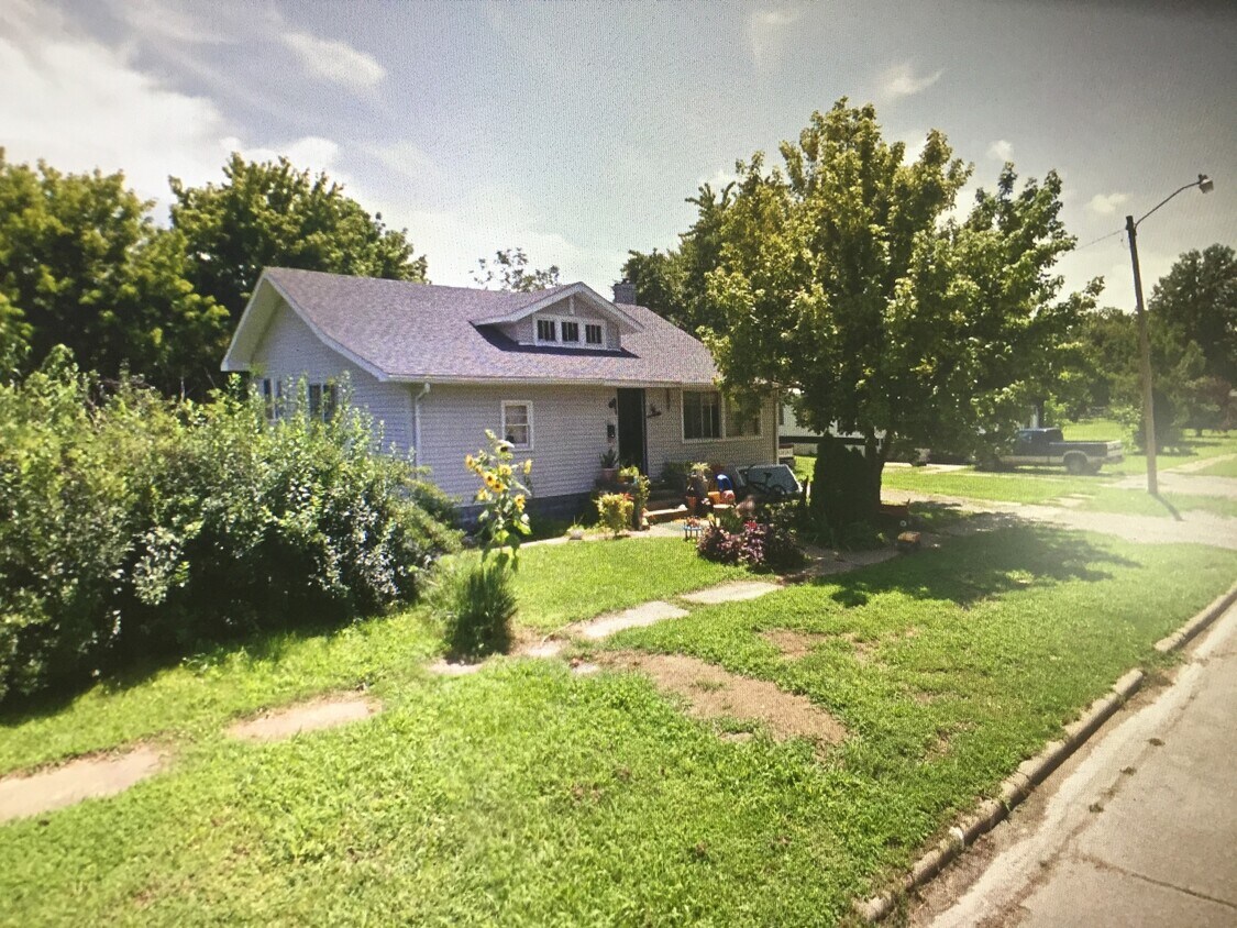 328 Walnut St, Zeigler, IL 62999 House Rental in Zeigler, IL