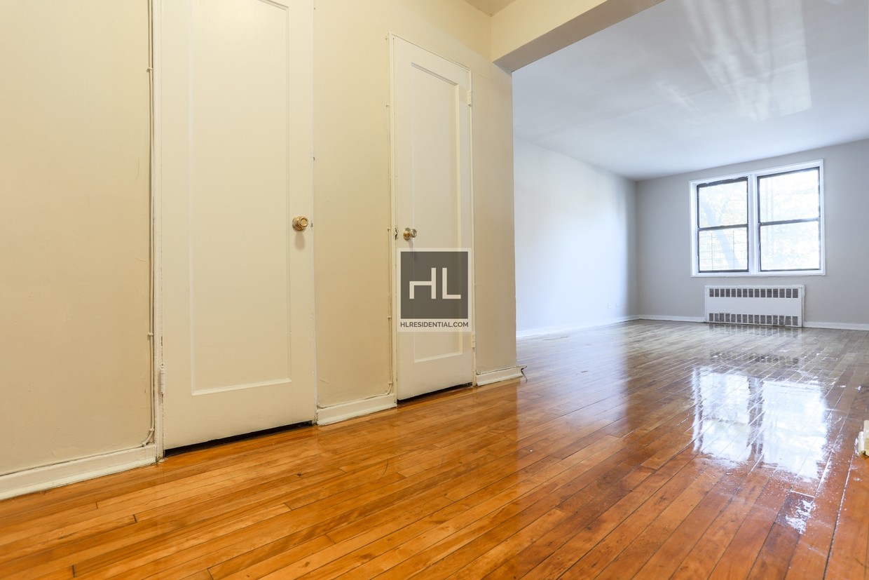Primary Photo - Spacious 1 Bedroom Near R/M Train Station