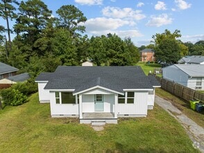 Building Photo - 204 S McRae St