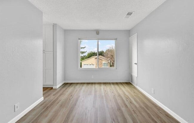 Foto del edificio - Gorgeous 2 Bed, 1 Bath Condo in Vallejo --...