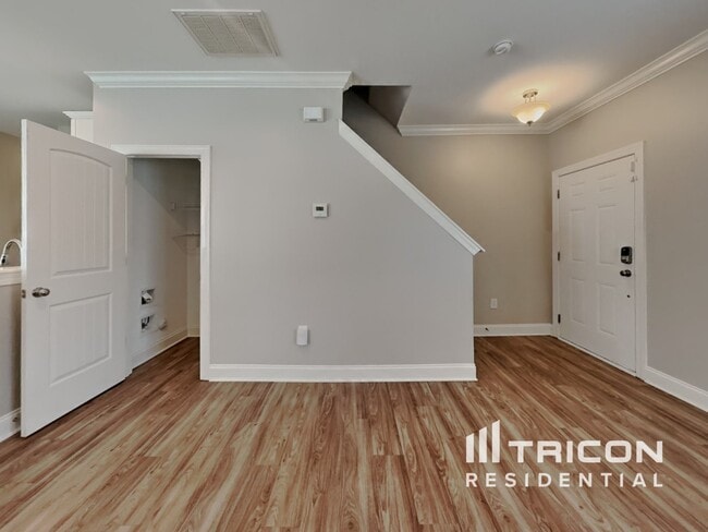 Building Photo - 117 W Falcon Ct