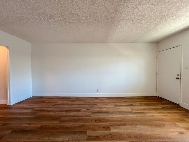 Interior Photo - 3910 Coco Ave