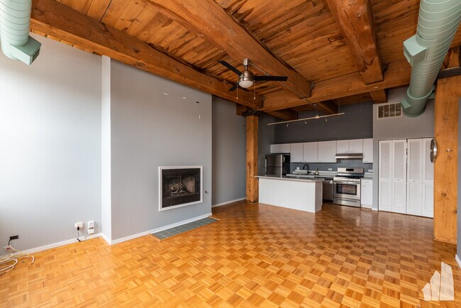 Building Photo - 4745 N Ravenswood Ave