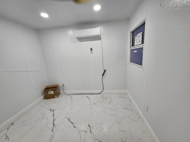 Foto del edificio - 6139 Johnson St
