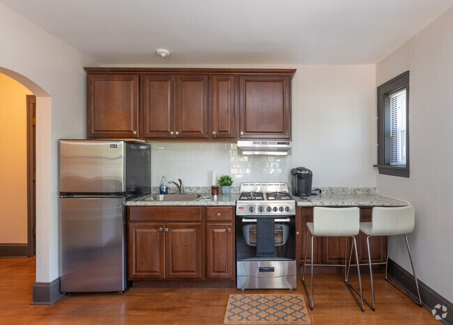 Corner Estudio, 1BA - 304 W Touhy Ave