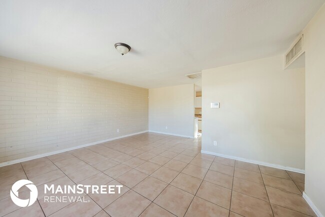 Building Photo - 4627 N 47th Dr