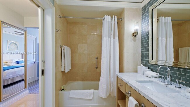 Foto del edificio - 455 Grand Bay Dr