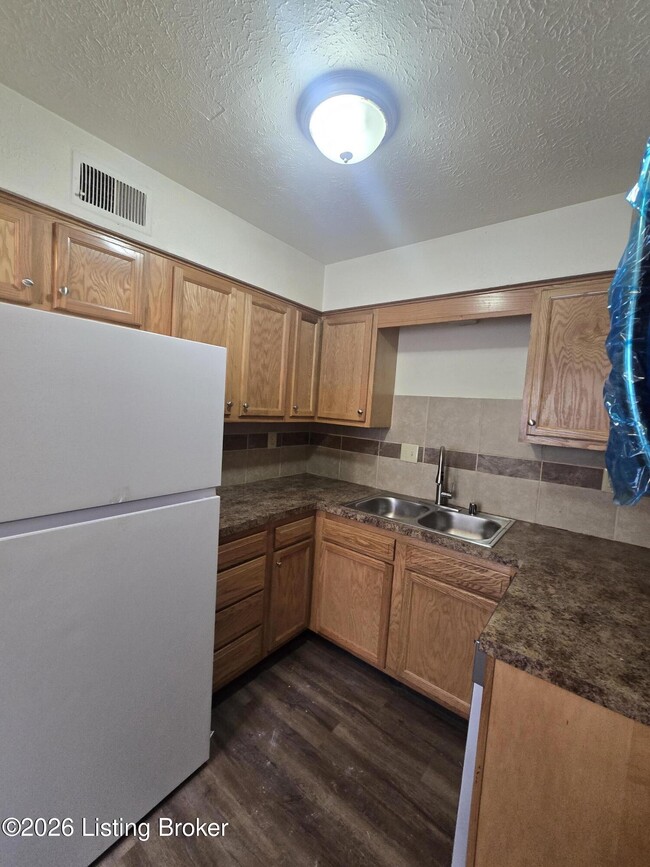 Foto del edificio - 3212 Springfield Dr