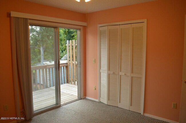 Foto del edificio - 2200 Marsh Point Rd