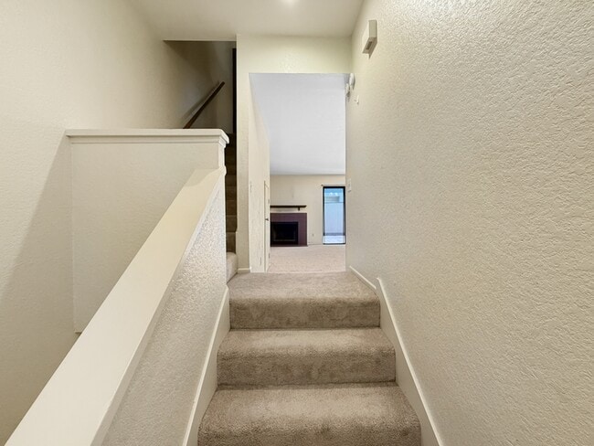 Building Photo - 9993 Paseo Montril