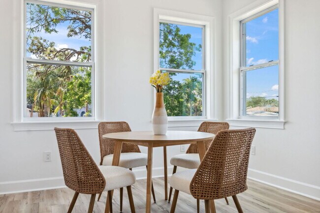 Foto del edificio - 8622 Inwood Dr