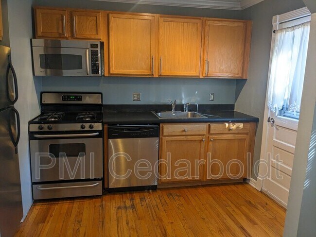 Foto del edificio - 798 Elm St